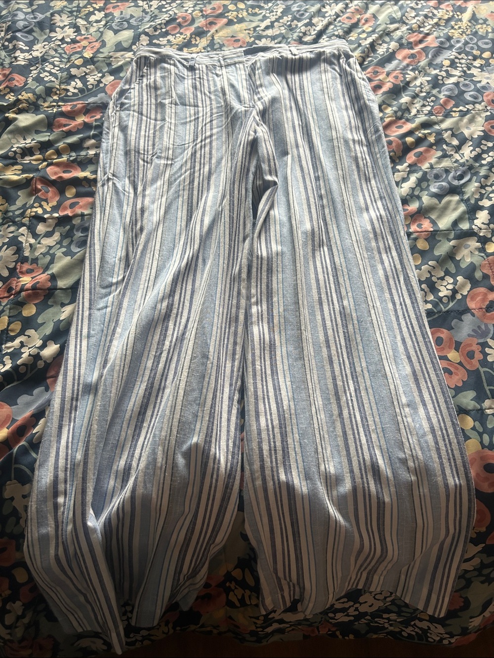 Women’s blue and white stripe pants with pockets and a placement for a belt